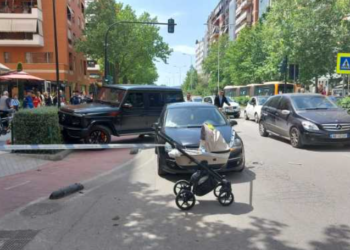 Vetura godet çiftin me foshnjën tre muajshe në Tiranë