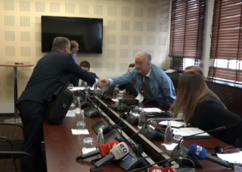 Haliti e pyet Bislimin për themelimin e Asociacionit, ai thotë se nuk duhet t’i “fryhet” kësaj teme