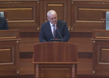 Sveçla përplaset me Tahirin: Unë nuk blej allti me para të shtetit