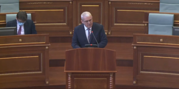 Sveçla përplaset me Tahirin: Unë nuk blej allti me para të shtetit