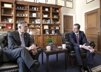 Kurti takohet me kongresistin Darell Issa, kërkon anëtarësim të Kosovës në BE dhe NATO