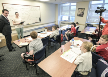 Kurti viziton shkollën shqipe në New York, vlerëson përkushtimin për ruajtjen e gjuhës