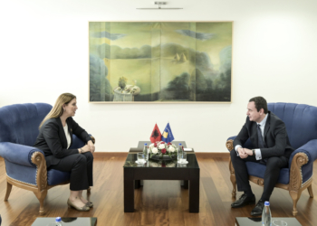 Kurti takohet me Kumbaron, diskutojnë angazhimin e përbashkët për turizmin