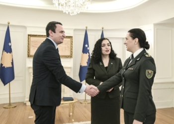 Kryeministri Kurti mori pjesë në ceremoninë e gradimit të gjeneralmajores Irfete Spahiu