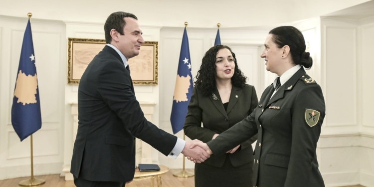 Kryeministri Kurti mori pjesë në ceremoninë e gradimit të gjeneralmajores Irfete Spahiu