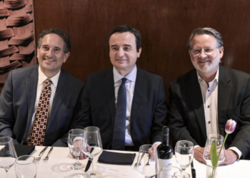 Kurti takoi senatorin Gary Peters dhe kongresistin Andy Levin