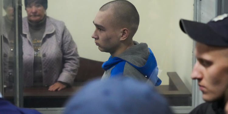 Ushtari rus në gjyq për krime lufte në Ukrainë pranon fajësinë