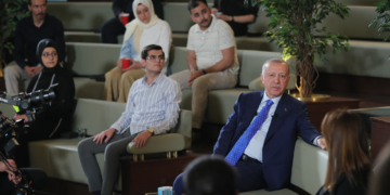 ANKARA, TURKIYE - MAY 19: Turkish President Recep Tayyip Erdogan meets with youth on the occasion of May 19 Commemoration of Ataturk, Youth and Sports Day at the Presidential Library in Ankara, Turkiye on May 19, 2022. (Photo by Mustafa Kamaci/Anadolu Agency via Getty Images)