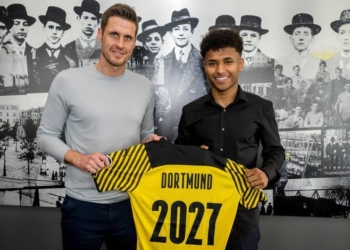 Dortmundi zyrtarizon pasuesin e Haaland, firmos për 5 sezone me sulmuesin 20-vjeçar