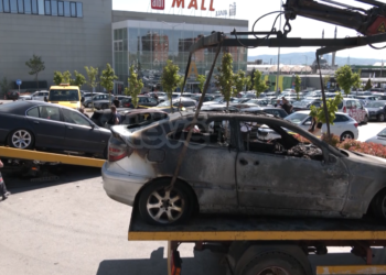 Djegia e veturave në parkingun e “Albi Mall”