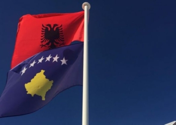 Analisti shqiptar: Për ta shmangur një turp kombëtar, Shqipëria duhet ta njoh gjenocidin serb në Kosovë