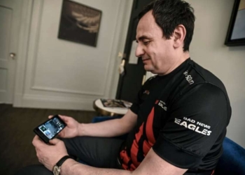 Kurti përcjell lojën e “Bad News Eagle” në CS:GO