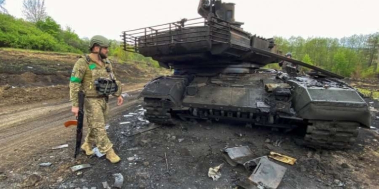 Forcat ukrainase shkatërrojnë supertankun rus me vlerë prej 4.7 milionë euro