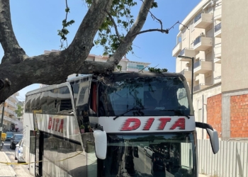 Kompania turistike del me një sqarim pas pëplasjes së autobusit në Vlorë