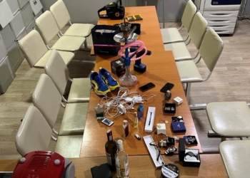 Vodhi telefon, këpucë e gjëra të tjera, arrestohet 21 vjeçari në Gjilan