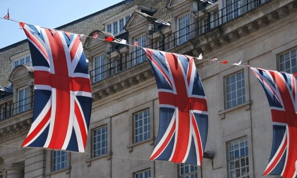 Britania e Madhe paralajmëroi kërcënimin e një recesioni