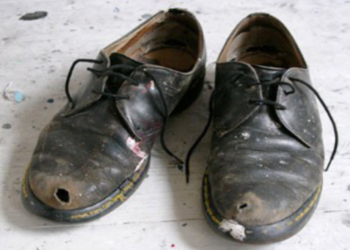 Dita kur filloi prodhimi i këpucëve për të dy këmbët