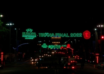 FOTO/ Tirana “ndriçohet” para finales së Ligës së Konferencës