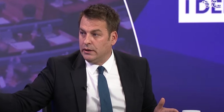 Muja: Opozita ka tendencë ta lidhë Qeverinë Kurti me transaksione të pavërteta