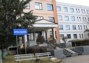 Humb jetën në rrethana të paqarta një grua në Korçë pasi kthehet nga spitali, familjarët akuza mjekëve