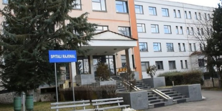 Humb jetën në rrethana të paqarta një grua në Korçë pasi kthehet nga spitali, familjarët akuza mjekëve