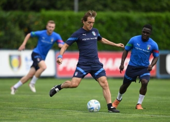 Mancini përgatit “super-finalen”, ia beson sulmin një 18-vjeçari