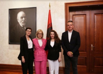 Delegacioni i Kuvendit në APKiE priten në takim nga kryetarja e Kuvendit të Shqipërisë, Lindita Nikolla​