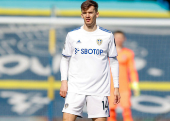 Luis Enrique e zëvendëson Laporten me mbrojtësin e Leeds