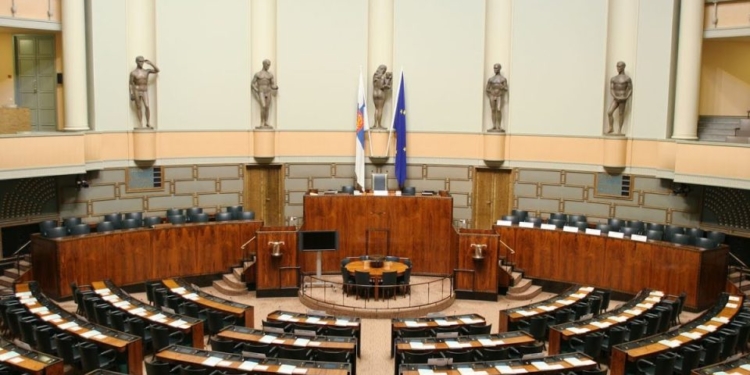 Parlamenti finlandez voton pro aplikimit në NATO