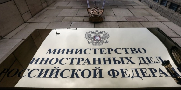 Rusia dëbon dy diplomatë finlandezë