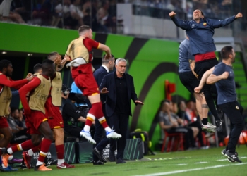 Roma fiton Conference League historike