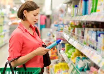 Përbërësit e dëmshëm të shampove – Çfarë duhet të evitoni?