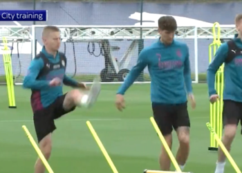 Shtysë e madhe për Cityn – Walker e Stones kthehen në stërvitje para ndeshjes ndaj Aston Villa