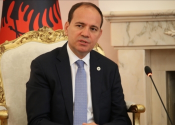 Ceremonia për nder të ish-presidentit Nishani do të nis nga selia e Presidencës