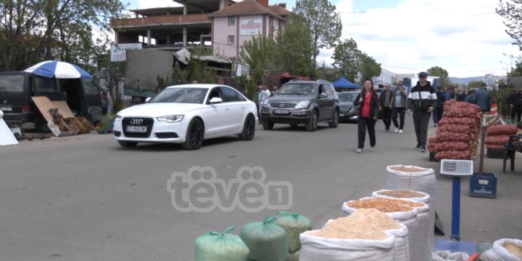 Qytetarët bëhen gati për Bajram, ankohen për rritje të çmimeve