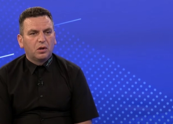 Llumnica: Deputetët e Vetëvendosjes nuk kanë guxim ta votojnë Trustin, ndëshkohen nga partia e tyre