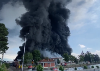 Shpërthim zjarri në objektin e ish-fabrikës së Monopolit në Tetovë