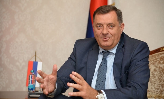 Udhëheqësi serb i Bosnjës thotë se plani i shkëputjes është shtyrë nga lufta në Ukrainë