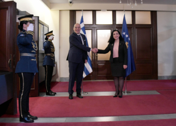 Osmani në takim me kryediplomatin grek kërkon njohjen e Kosovës nga Greqia