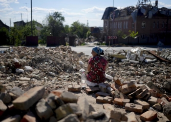 Rusia fillon kthimin e trupave nga fabrika e çelikut