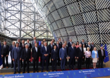 Osmani e Gjukanoviq konfirmojnë diskutimet “pozitive” për vizat