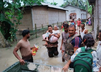 Përmbytjet në Indi shkatërrojnë miliona shtëpi
