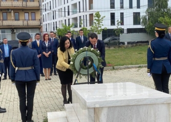 ​Krerët shtetëror në ditën e Çlirimit nderojnë edhe veprimtarin Adem Demaçi