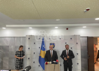 Vjosa Osmani në Shqipëri, i jep lamtumirën e fundit Bujar Nishanit