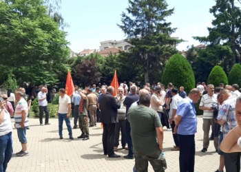 Klinaku: Duhet të protestojmë për t’i mbrojtur vlerat e asaj lufte që na solli deri këtu