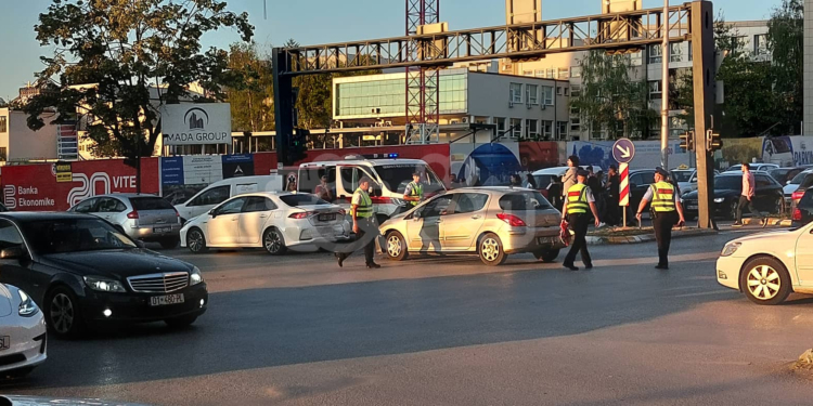Aksident zinxhiror në qendër të Prishtinës