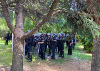 Njësitet Speciale të Policisë vendosen para Kuvendit