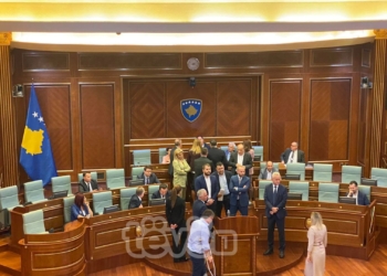 PDK kërkon ndërprerjen e seancës, insistojnë që Kurti t’i takojë sot veteranët