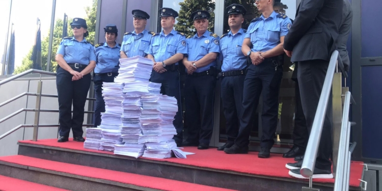 PSD-ja dorëzon para Qeverisë peticionet e vjetra të VV-së