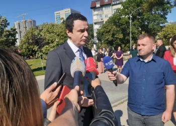 Kurti bën homazhe tek “Busti Heroinat”, e vlerëson lart rolin e gruas në shoqëri